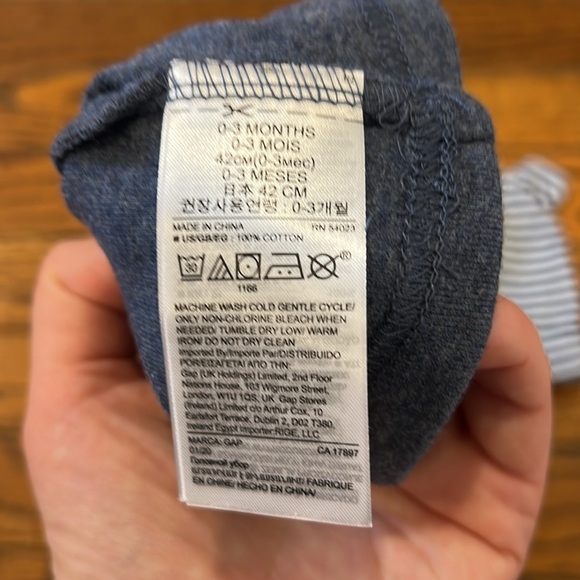 baby GAP First Favorites 2-Pack Striped / Solid Bear Hats Size 0-3 Months - Picture 4 of 6